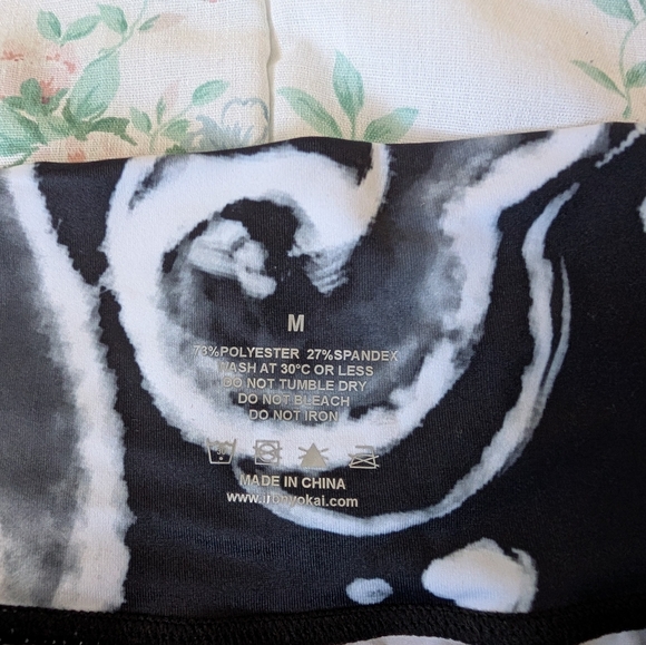 GUC Iron Yokai V-Cut Cloud Leggings - Picture 5 of 14